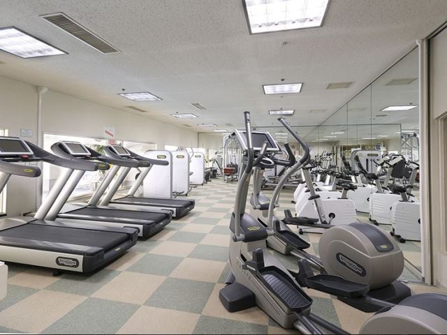 ジムが従業員用価格で使えるので、休みの日は筋トレしている人もいますよ！