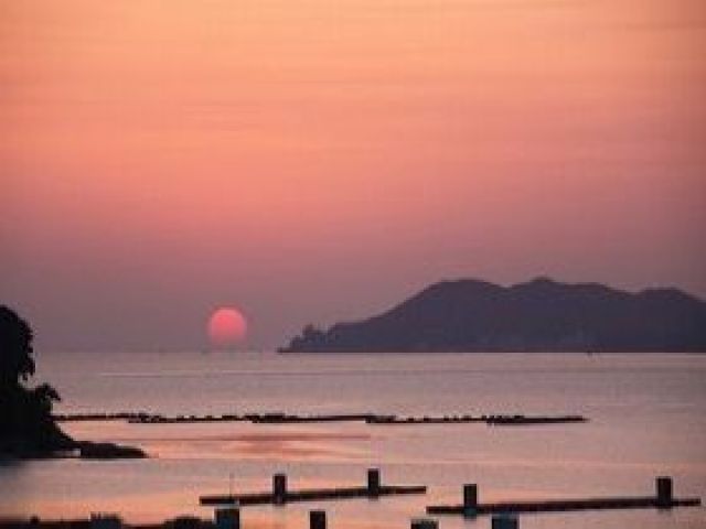 日本海に沈む夕陽がとてもきれいに見えます