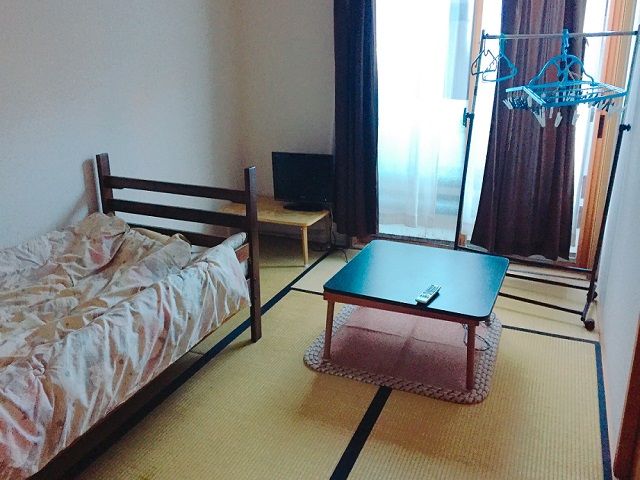 寮は個室でくつろげます♪お風呂は温泉に入れますので1日の疲れも癒されますよ～☆★