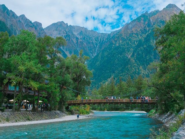 周辺は山・自然が多い温泉地の”白骨温泉”。温泉も入れて休める時にはゆっくりと休めます★