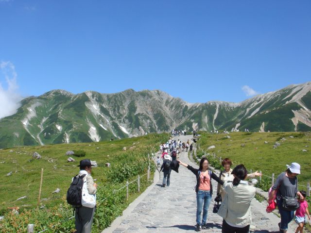 見渡す限り「自然」です！！標高2450ｍ！中々レアな求人です！