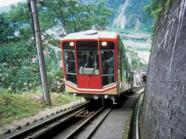 ＼休日はアルペンルートを使ってお出かけ／
ダムを見に行ったり、富山に遊びに行くのも♪