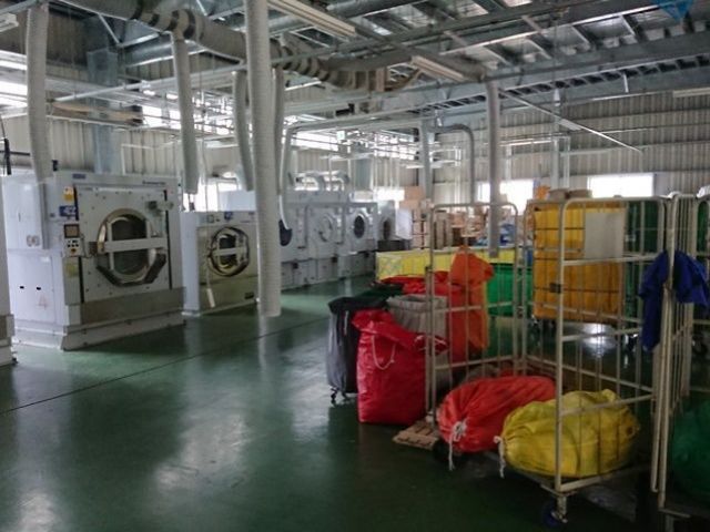 クリーニング工場内は広々としていてすごく働きやすいと評判♪リピーターさん続出です☆彡