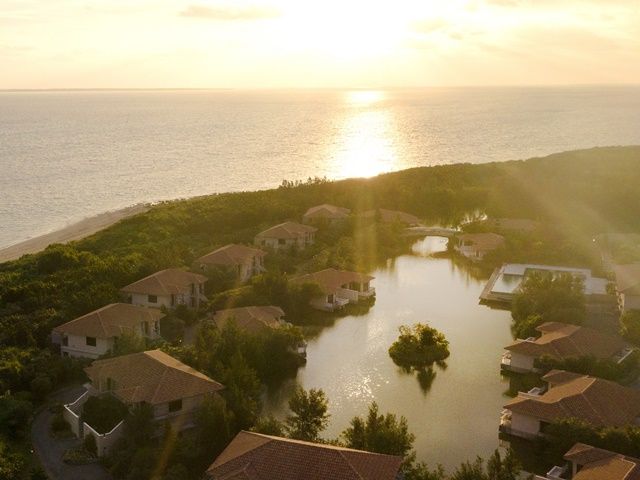 勤務先のホテルです♪海が目の前！サンセットを楽しむことができます♪
癒されますね～！！