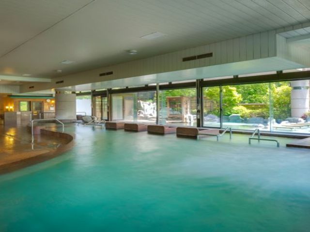 館内温泉は嬉しい入浴可☆富士山を臨みながらお仕事の疲れを癒しちゃってくださいね！