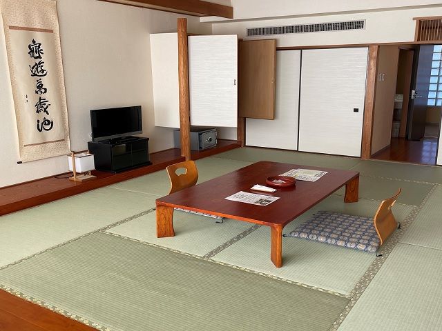 寮は写真の客室利用！露天風呂に釜風呂、サウナまで！温泉の種類はなんと15種類以上！