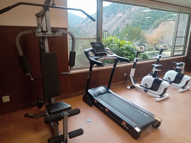 お風呂場の着替える場所に設置されている器具です。ひと汗かいたらそのままお風呂に入れます♪