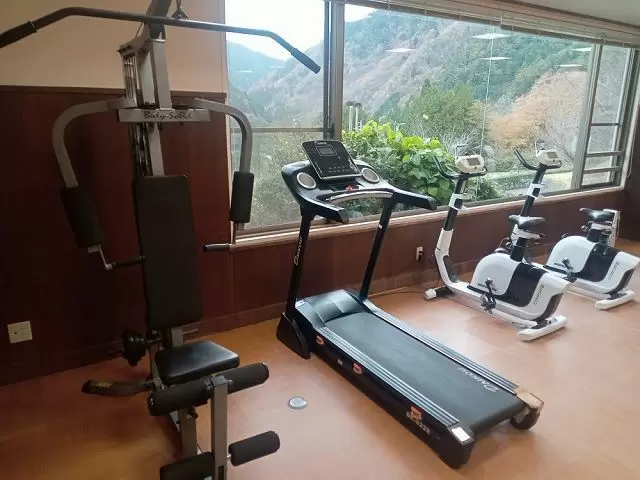 お風呂場の着替える場所に設置されている器具です。ひと汗かいたらそのままお風呂に入れます♪