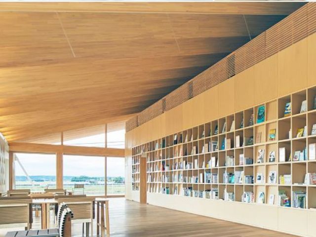 館内には大人も子どもも楽しめるをコンセプトにした読書スペースも♪