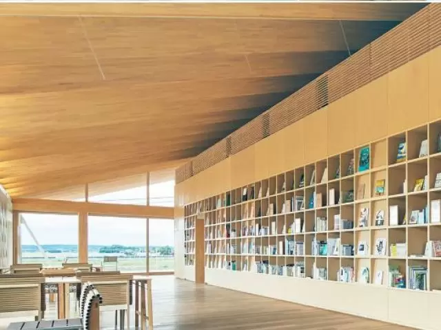 館内には大人も子どもも楽しめるをコンセプトにした読書スペースも♪