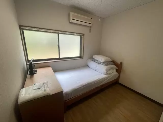 個室、トイレ風呂付、Wifi完備、すべすべ温泉入浴可