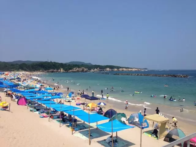 ホテルと寮の目の前がビーチです!!!