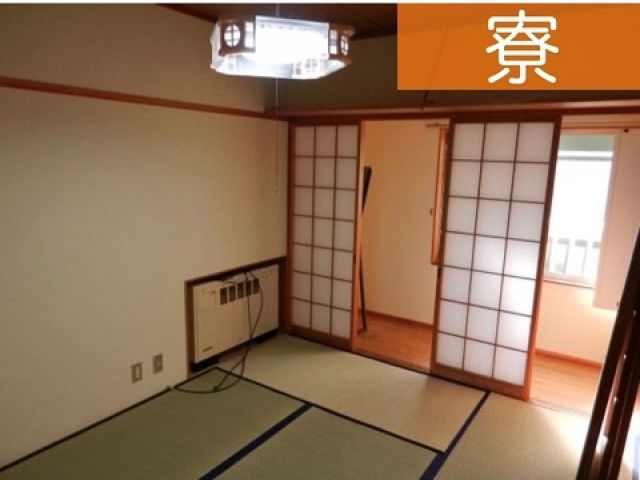 寮は和室で共用のお風呂は温泉になります♪日本3名泉の温泉で癒されながら生活出来ます☆★