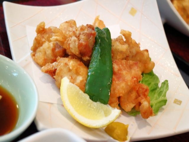 由布院駅近くの「湯の坪街道」で食べ歩きがオススメ！大分名物とり天☆