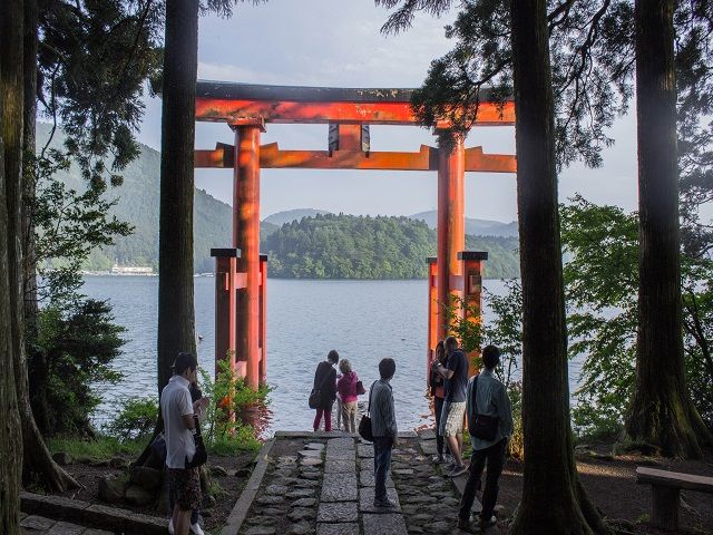 観光エリアにも都内にも簡単に行けますよ！箱根湯本駅までバスで20分です！