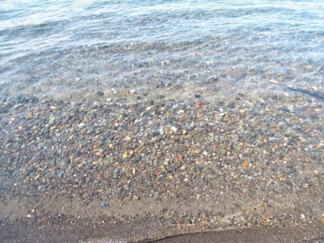 湖なのにこの透明度！！
ハワイの海みたいな透明度の高さ。すいこまれそうになっちゃう