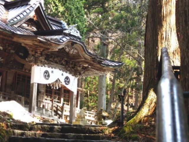 まずは神様へご挨拶。ここの神社は雰囲気有り！！
なんかいい事ありますよ～に