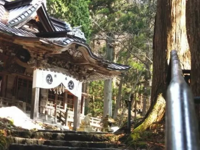 まずは神様へご挨拶。ここの神社は雰囲気有り！！
なんかいい事ありますよ～に