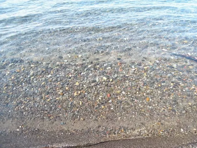 湖なのにこの透明度！！
ハワイの海みたいな透明度の高さ。すいこまれそうになっちゃう