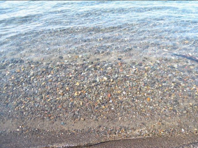 湖なのにこの透明度！！
ハワイの海みたいな透明度の高さ。すいこまれそうになっちゃう