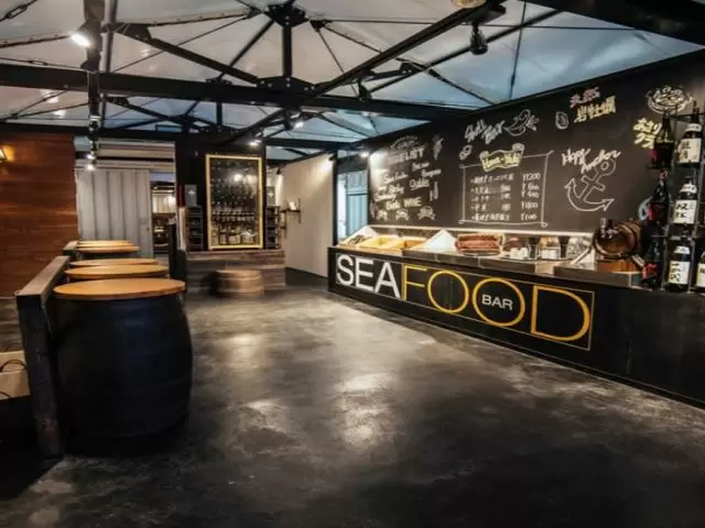 映えるお洒落なインテリア☆新鮮な海産物を提供する和のお食事処！