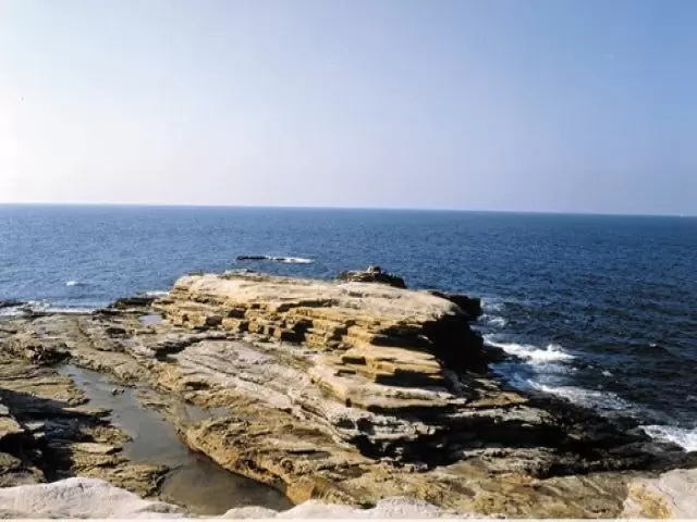 白浜の観光名所「千畳敷」はホテルから徒歩３分！担当も感動した絶景を皆さんも感じて下さい！！