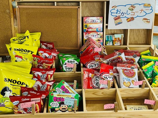 食堂にお菓子もあります。