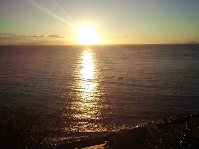 西伊豆からみる夕日はすごいの一言