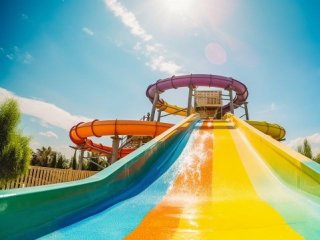 夏といえば！プールスタッフ募集！夏休みフル勤務で満了手当あり☆