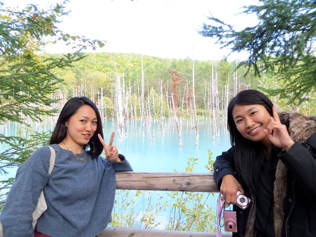 職場から徒歩圏内に北海道有数の観光名所「青い池」