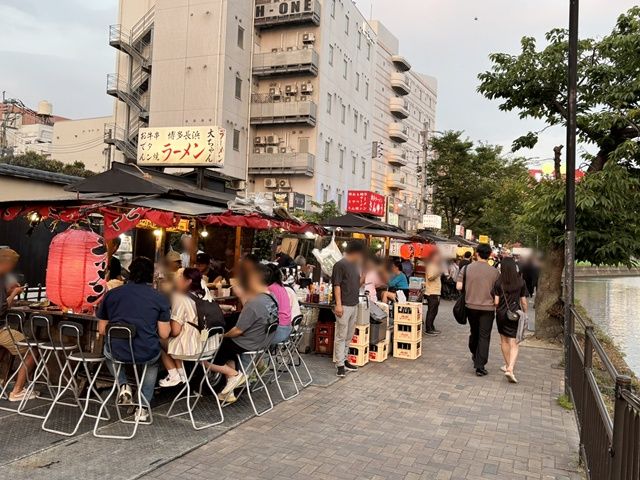 川端商店街やキャナルシティ、屋台へも徒歩で行けますよ。