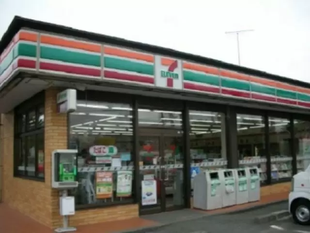 コンビニも徒歩圏内にあり☆
海沿いでの暮らしを満喫できます!!