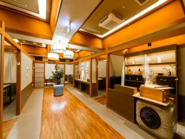 職場はこんな感じ☆
個室の食事処で配膳などのお仕事です!!