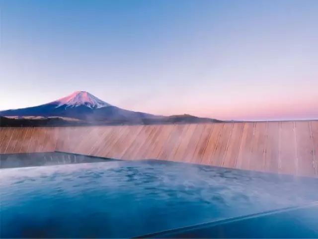 館内温泉は嬉しい入浴可☆富士山を臨みながらお仕事の疲れを癒しちゃってくださいね♪
