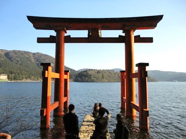 寮は芦ノ湖の近くになります