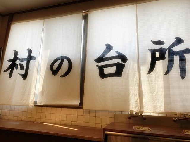 来るまで少し走れば飲食店などもあります。