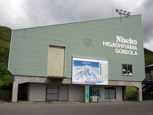 夏はゴンドラの整備業務。