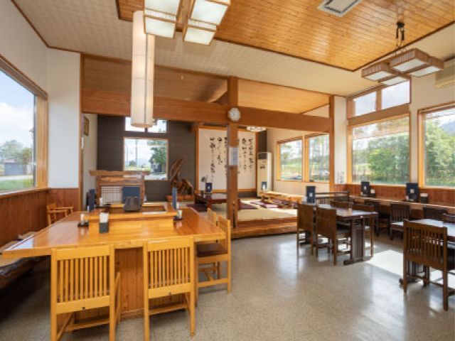 お昼は賄い付きです！