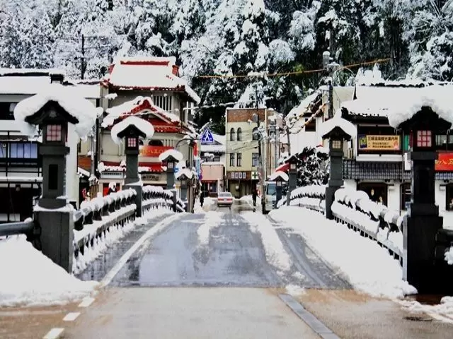 温泉街で食べ歩きもおススメ！