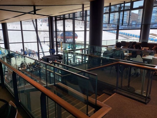 ★全面ガラス張りのきれいな施設です☆