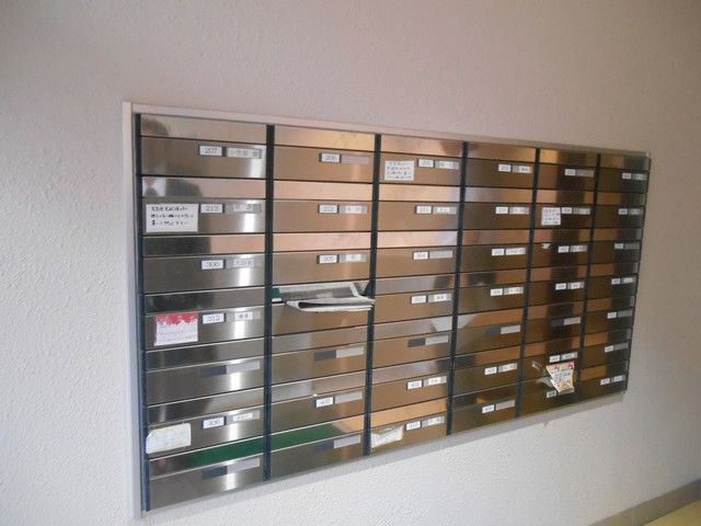 個別ポスト　近隣のスーパーさんで購入した商品を届けて下さいます。重たい買い物は助かります。