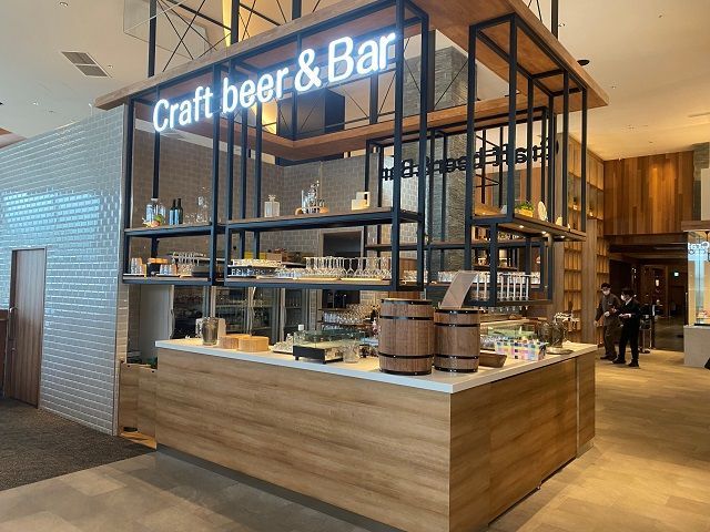 リニューアルオープンのダイニングでのお仕事です。