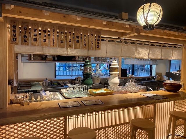 売店横には軽食コーナーがあり、こちらで飲食のご提供も行って頂きます。