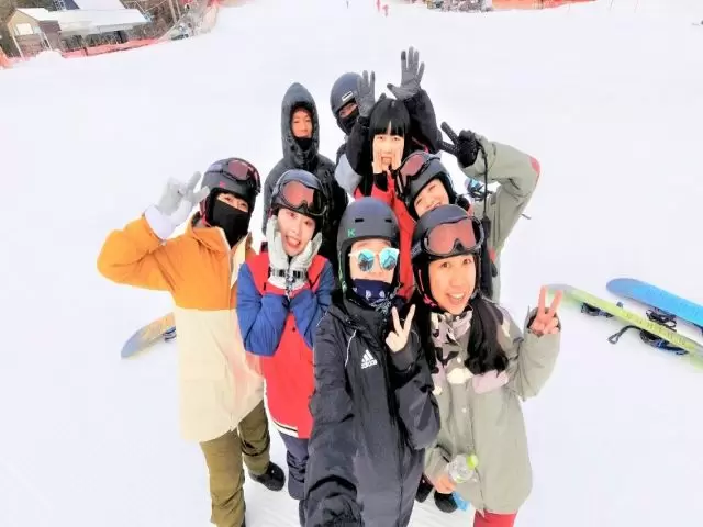 皆さんすぐ仲良くなってます!!休日は一緒にスキー、ボードを楽しんで下さい♪