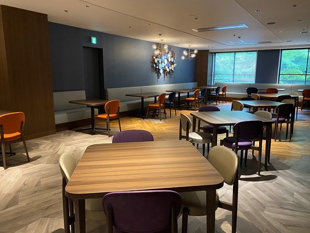 リニューアルしたてのきれいなレストラン♪