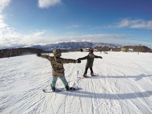 近隣にはスキー場も多くありますので休日は滑っちゃおう！