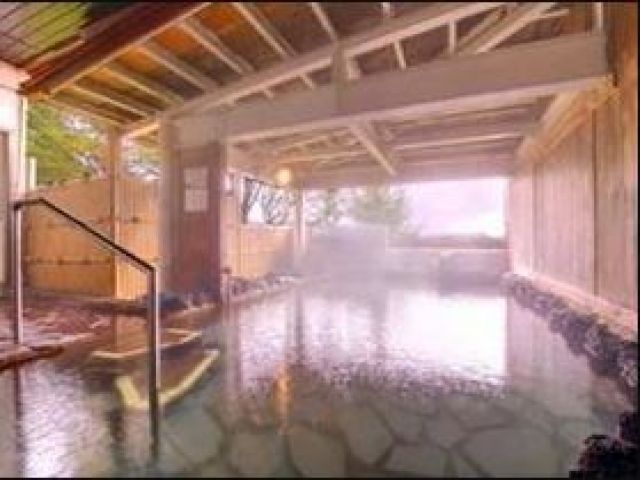 滑り終わったあとは併設のホテルの温泉であったまるも良し♪