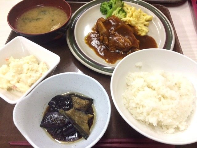 滞在中の食事は3食付き！もちろん無料♪♪