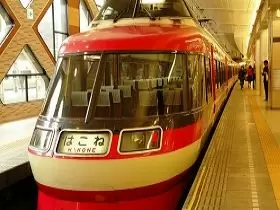 小田急ロマンスカーで首都圏へもアクセス〇