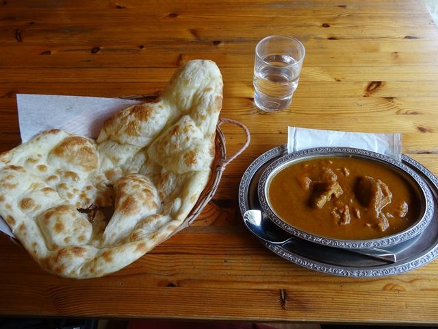 近くには有名なインドカレー屋さんもあるので是非行ってみてください！